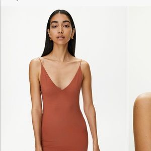 Aritzia Wilfred Free V Neck